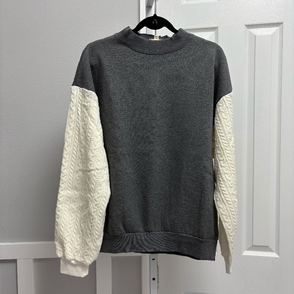 NWOT POL Sweatshirt/Sweater Contrast Pullover Size S - Picture 1 of 3